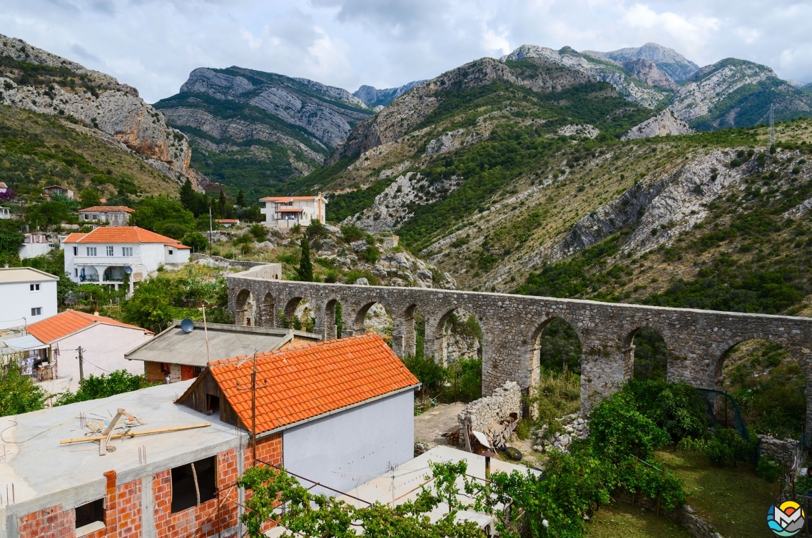 Акведук в городе Бар, Черногория